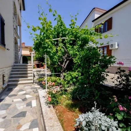 Jutta Mit Terrasse By Interhome Lejlighed Novigrad Istria